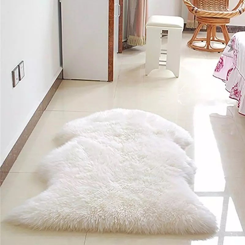  Tapis Fourrure  peau de b te 60 100CM blanc