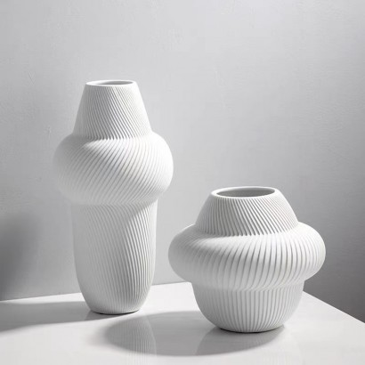 White ceramic vase, D19xH16cm